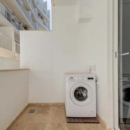 Stylish 3br Maisonette In Qawra Near The Seafront