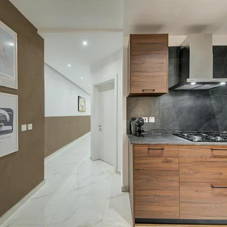 Stylish 3br Maisonette In Qawra Near The Seafront 세인트폴스베이