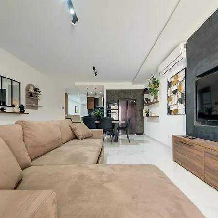 Stylish 3br Maisonette In Qawra Near The Seafront 세인트폴스베이