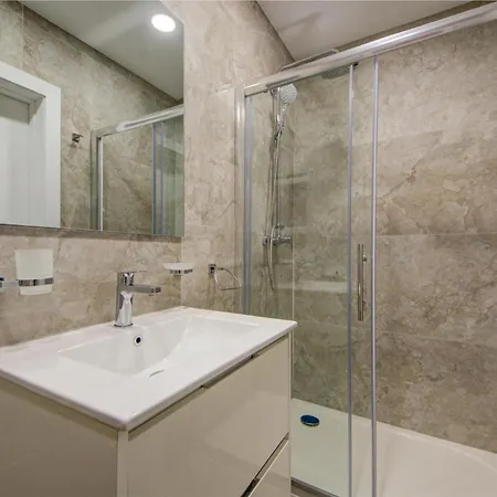 Stylish 3br Maisonette In Qawra Near The Seafront * 세인트폴스베이