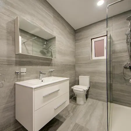 Stylish 3br Maisonette In Qawra Near The Seafront 아파트 세인트폴스베이