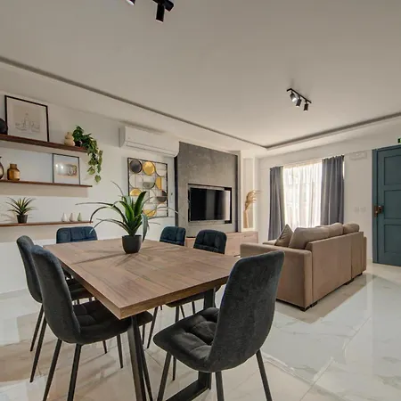 Stylish 3br Maisonette In Qawra Near The Seafront 아파트 *