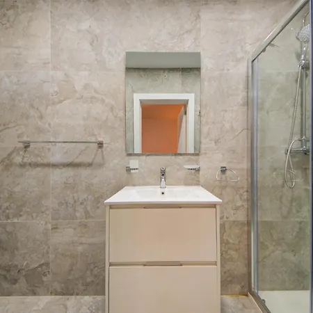 Stylish 3br Maisonette In Qawra Near The Seafront *