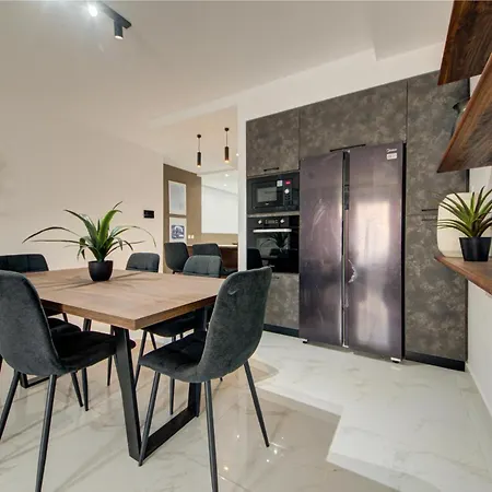 Stylish 3br Maisonette In Qawra Near The Seafront * 세인트폴스베이
